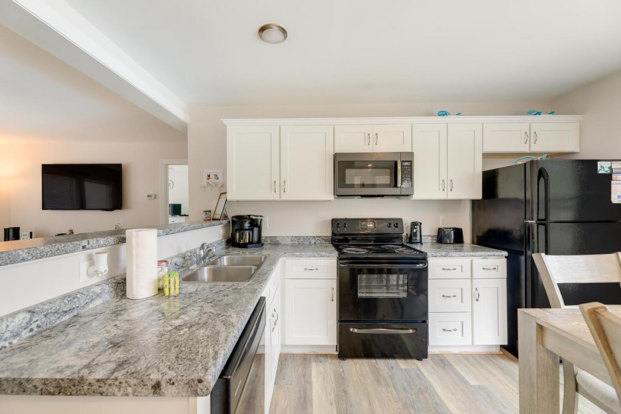 Coastal Emerald Isle Retreat With Deck And Grill! Eksteriør billede
